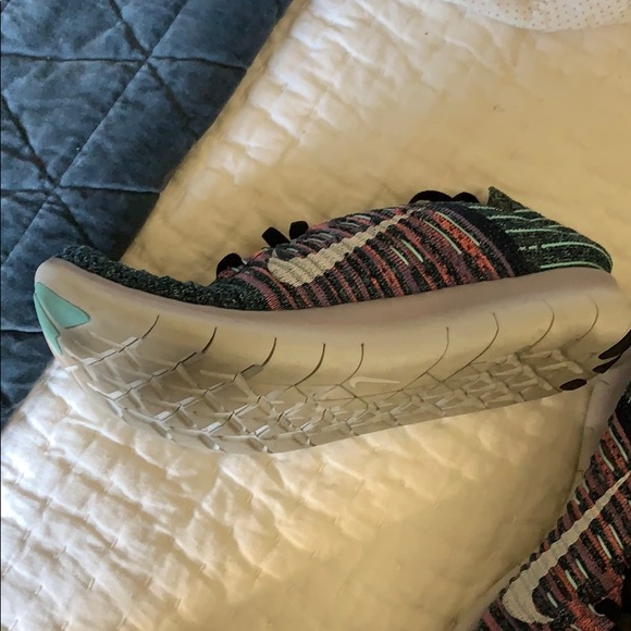 Nike shoes - Picture 2 of 2